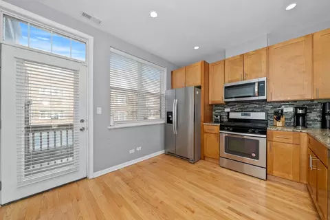 Kitchen - 2330 E 71st St #B, Chicago, IL 60649 photo 1 of 3
