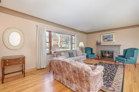 Living - 3379 S Schultz Dr, Lansing, IL 60438 photo 1 of 6