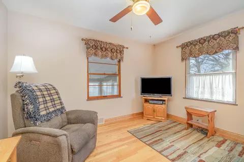 Living - 3379 S Schultz Dr, Lansing, IL 60438 photo 5 of 6