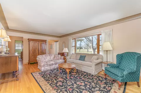 Living - 3379 S Schultz Dr, Lansing, IL 60438 photo 3 of 6