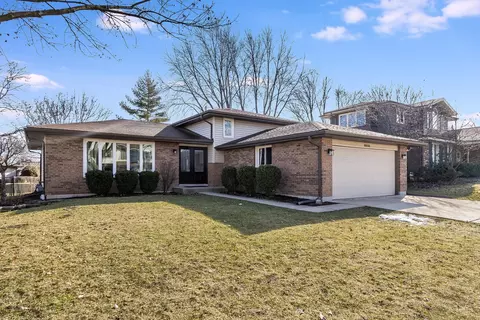 6855 Camden Rd, Downers Grove, IL 60516