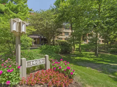 1409 Burr Oak Rd #114A, Hinsdale, IL 60521