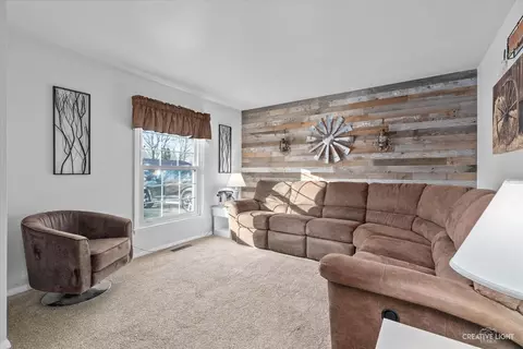 Living - 57 Paddock St, Montgomery, IL 60538 photo 1 of 2