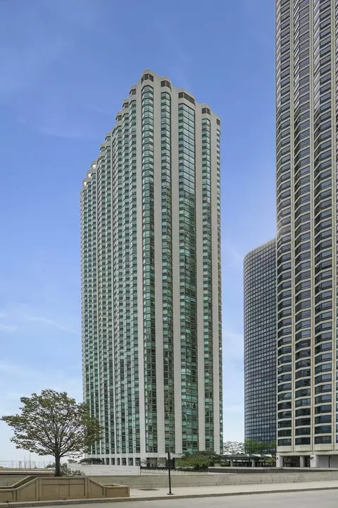 195 N Harbor Dr #5102, Chicago, IL 60601