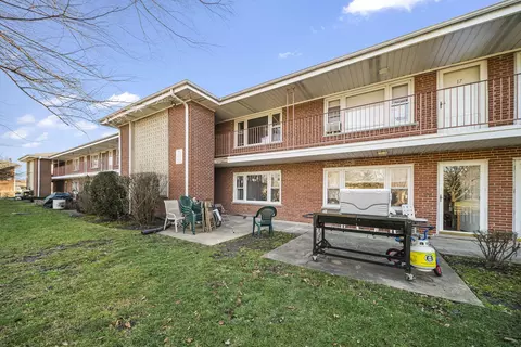 1119 E Algonquin Rd #6, Arlington Heights, IL 60005