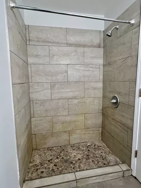 Bath - 232 E 141st St, Dolton, IL 60419 photo 3 of 4