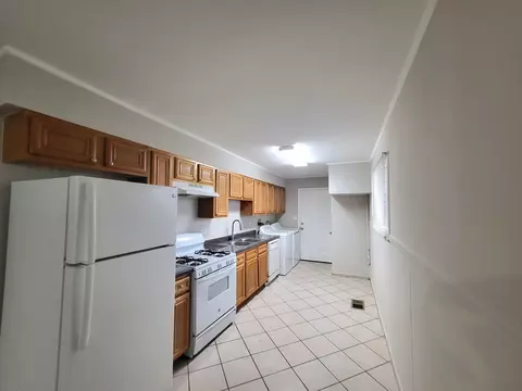 Kitchen - 165 W Wayne Pl, Wheeling, IL 60090 photo 1 of 2