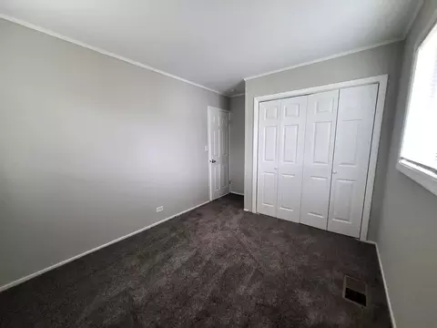 Bedroom - 165 W Wayne Pl, Wheeling, IL 60090 photo 2 of 3
