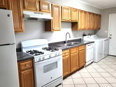 Kitchen - 165 W Wayne Pl, Wheeling, IL 60090 photo 2 of 2