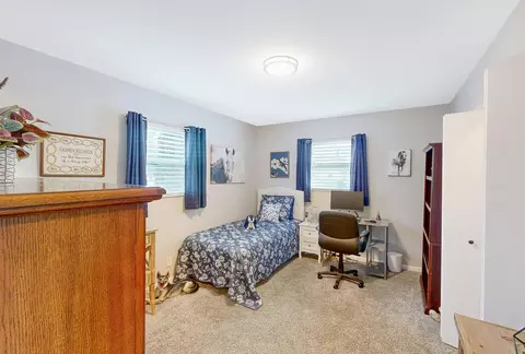 Bedroom - 914 E Lorraine Ave, Addison, IL 60101 photo 1 of 5