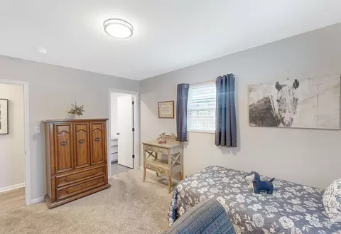 Bedroom - 914 E Lorraine Ave, Addison, IL 60101 photo 2 of 5