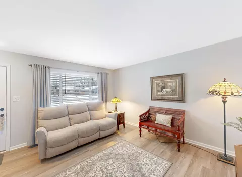 Living - 914 E Lorraine Ave, Addison, IL 60101 photo 1 of 3