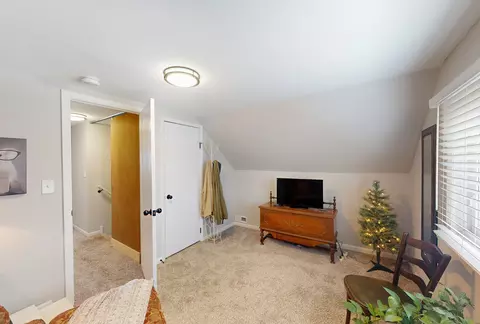 Bath - 914 E Lorraine Ave, Addison, IL 60101 photo 3 of 5