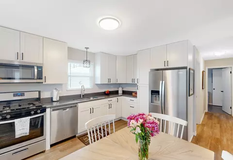 Kitchen - 914 E Lorraine Ave, Addison, IL 60101 photo 2 of 2