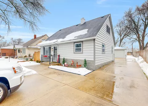 Exterior - 914 E Lorraine Ave, Addison, IL 60101 photo 2 of 9