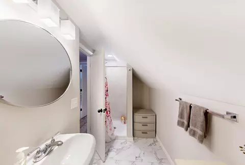 Bath - 914 E Lorraine Ave, Addison, IL 60101 photo 5 of 5