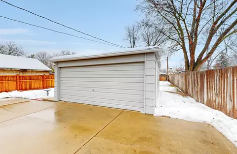 Exterior - 914 E Lorraine Ave, Addison, IL 60101 photo 6 of 9