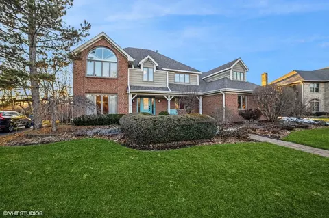 617 Steeplechase Rd, Saint Charles, IL 60174