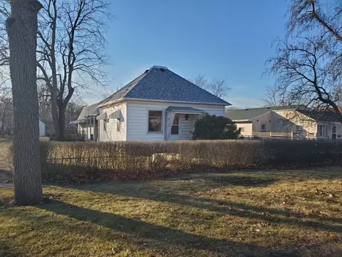 320 N Douglas St, Gilman, IL 60938