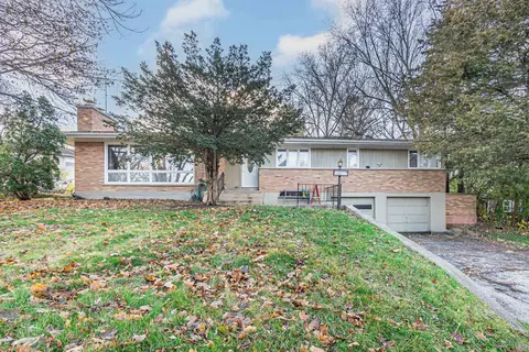 9625 W Witchie Dr, Fox River Grove, IL 60021