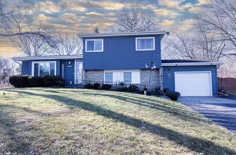 1288 S Hieland Rd, Saint Anne, IL 60964