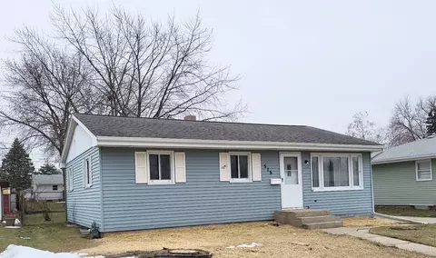 515 E 8th St, Belvidere, IL 61008 photo 2