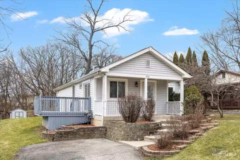 290 Deerpath Ln, Carpentersville, IL 60110