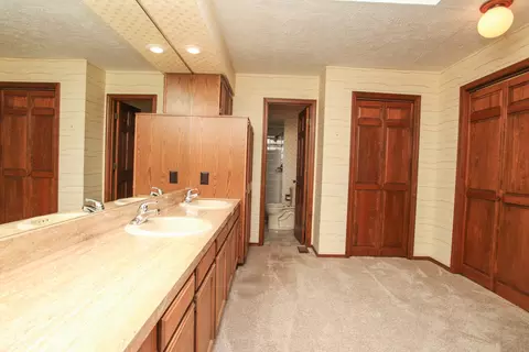 Bath - 3 Tami Ct, Bloomington, IL 61701 photo 2 of 5