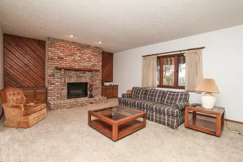 Living - 3 Tami Ct, Bloomington, IL 61701 photo 3 of 8