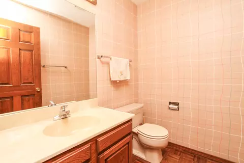 Bath - 3 Tami Ct, Bloomington, IL 61701 photo 1 of 5