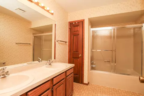 Bath - 3 Tami Ct, Bloomington, IL 61701 photo 5 of 5