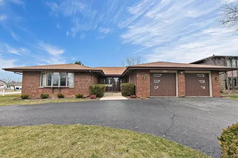 320 Wyoma Ln, Schaumburg, IL 60193
