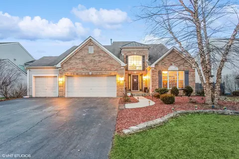 411 S Palmer Dr, Bolingbrook, IL 60490