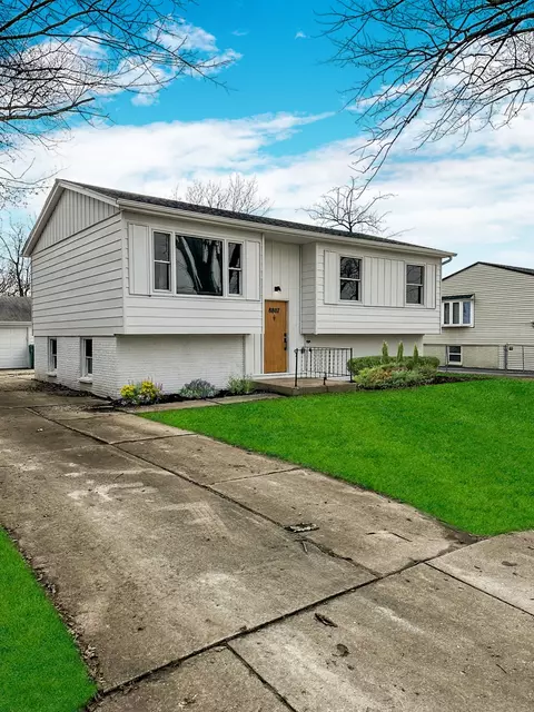 8807 Golfview Dr, Orland Park, IL 60462
