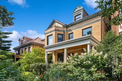 4546 N Malden St, Chicago, IL 60640