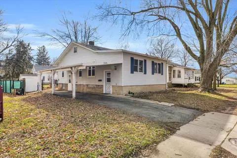 208 E Cemetery Ave, Chenoa, IL 61726