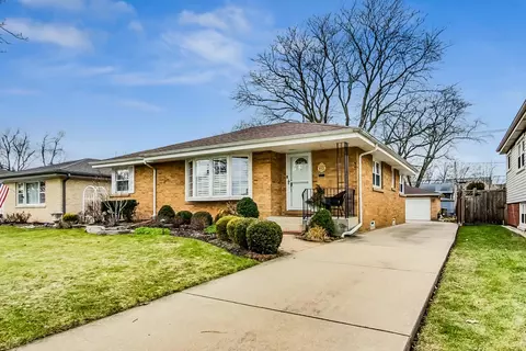 912 S Saylor Ave, Elmhurst, IL 60126