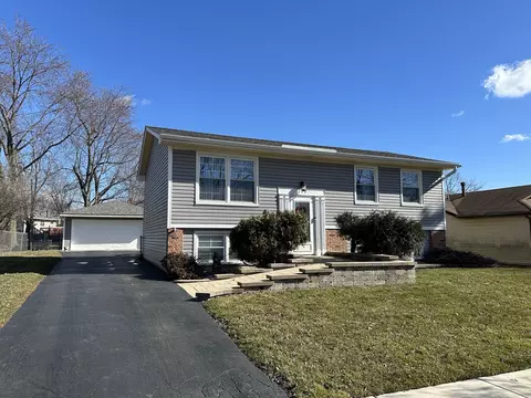 240 Waterman Dr, Bolingbrook, IL 60440