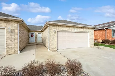 326 Morningside Dr #B, Bloomingdale, IL 60108