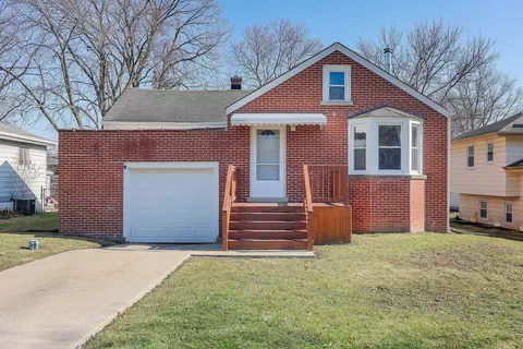 4011 N Lincoln St, Westmont, IL 60559