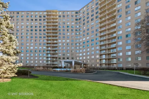 7061 N Kedzie Ave #402, Chicago, IL 60645