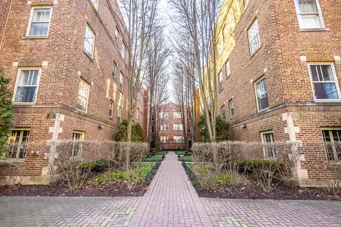 221 N Oak Park Ave #1W, Oak Park, IL 60302