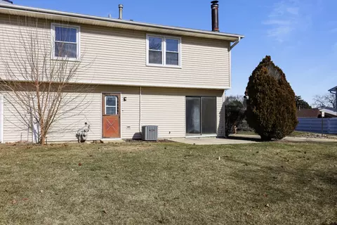 Exterior - 451 Wright Ct, Bolingbrook, IL 60440 photo 3 of 4