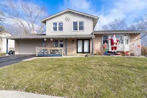 634 N Pinecrest Rd, Bolingbrook, IL 60440