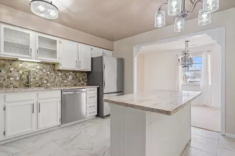 Kitchen - 1050 S Nelson Ave #5, Kankakee, IL 60901 photo 4 of 4