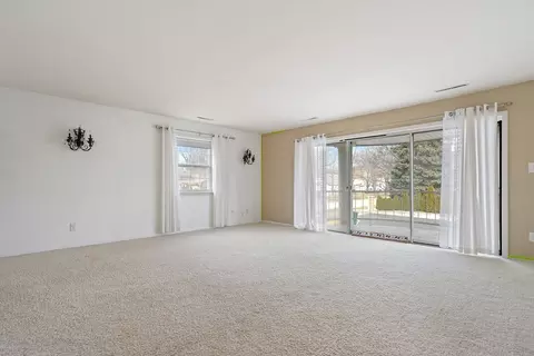 Living - 1050 S Nelson Ave #5, Kankakee, IL 60901 photo 1 of 4