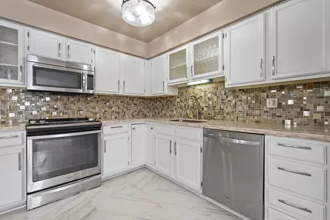 Kitchen - 1050 S Nelson Ave #5, Kankakee, IL 60901 photo 3 of 4