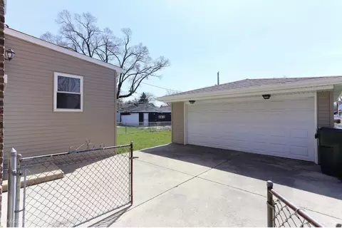 Exterior - 211 E 140th Pl, Dolton, IL 60419 photo 3 of 8