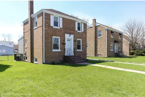 Exterior - 211 E 140th Pl, Dolton, IL 60419 photo 2 of 8