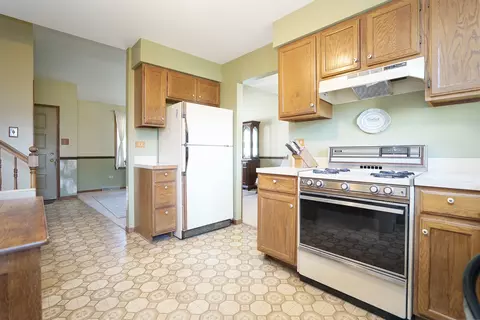 Kitchen - 13718 S Mallard Dr, Plainfield, IL 60544 photo 4 of 4